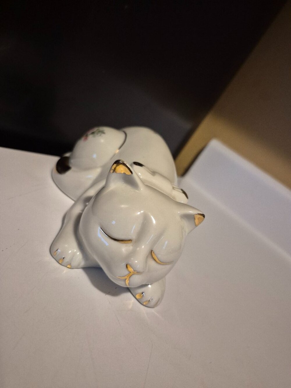 VINTAGE SLEEPING CAT FIGURINE BY BAUM BROS